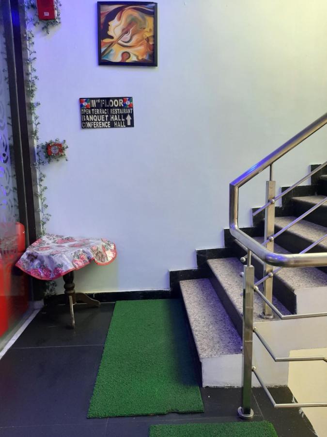 Hotel Le Leisure Prayagraj Exterior foto